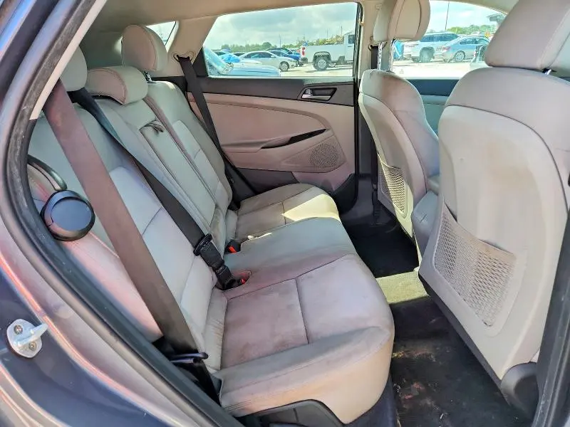 2017 HYUNDAI TUCSON SE  