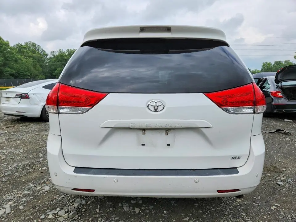 2012 TOYOTA SIENNA XLE 8-PASSENGER  