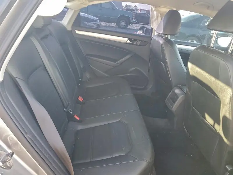 2012 VOLKSWAGEN PASSAT SE  