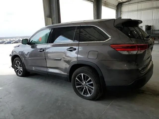 2019 TOYOTA HIGHLANDER SE  