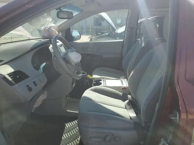 2013 TOYOTA SIENNA LE  