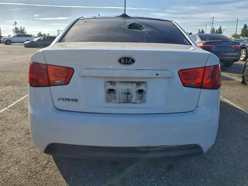 2013 KIA FORTE LX  