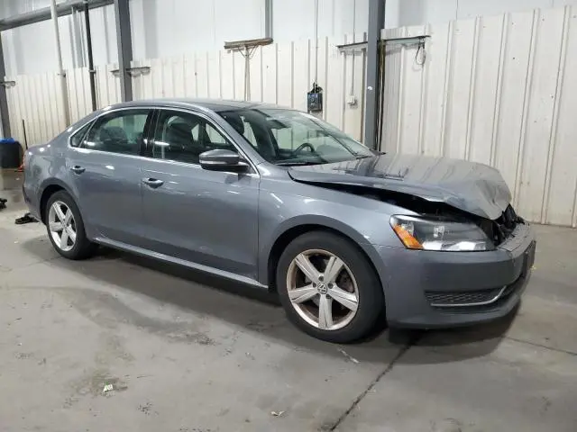 2013 VOLKSWAGEN PASSAT SE  