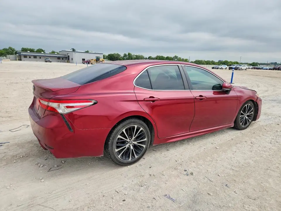 2018 TOYOTA CAMRY SE  