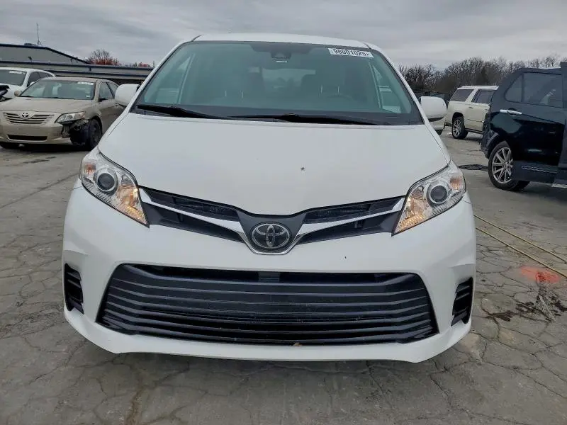 2019 TOYOTA SIENNA LE  