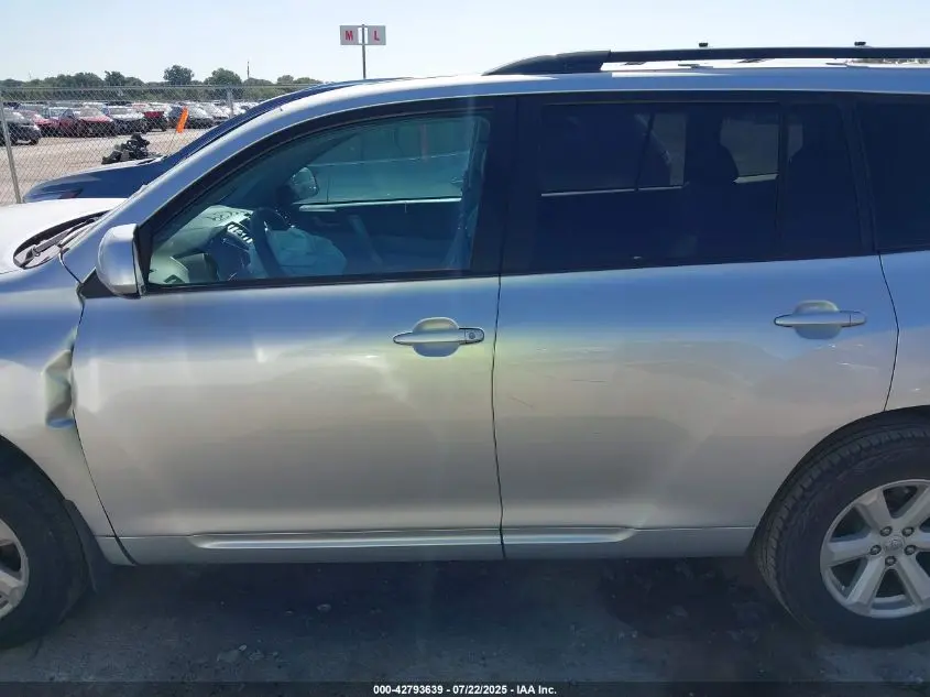 2010 TOYOTA HIGHLANDER SE