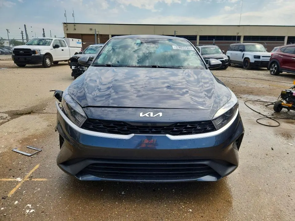 2023 KIA FORTE LXS  