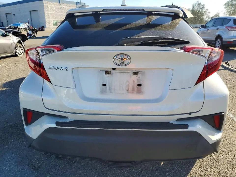 2021 TOYOTA C-HR XLE  