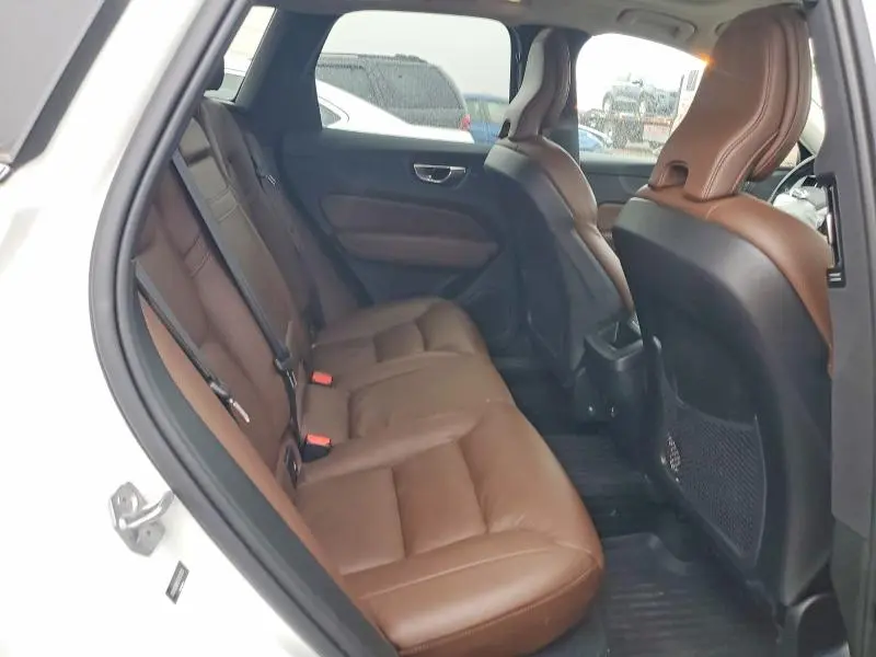 2020 VOLVO XC60 T5 MOMENTUM  