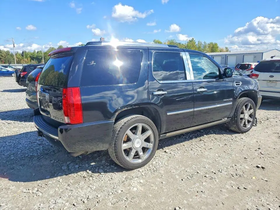 2011 CADILLAC ESCALADE PREMIUM  