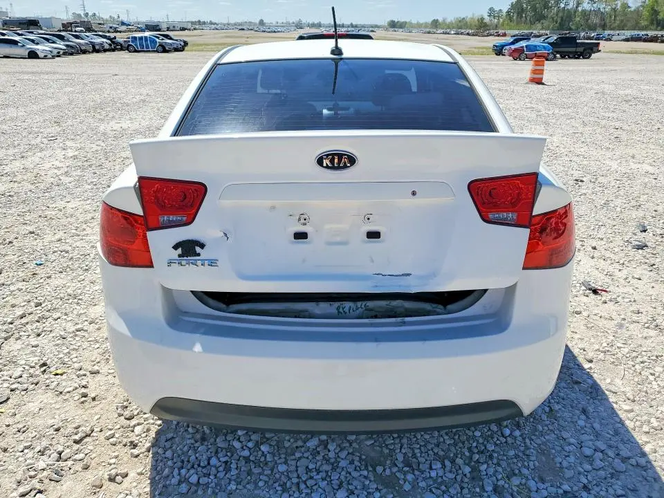 2013 KIA FORTE LX  