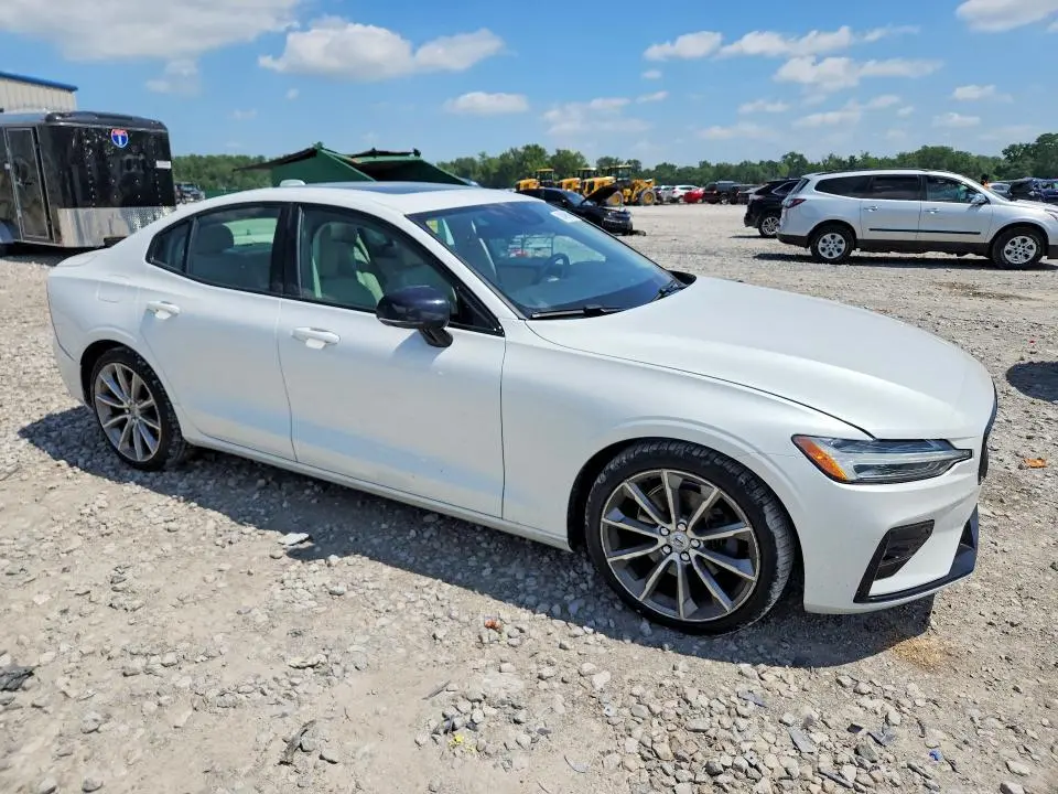 2021 VOLVO S60 T5 MOMENTUM  