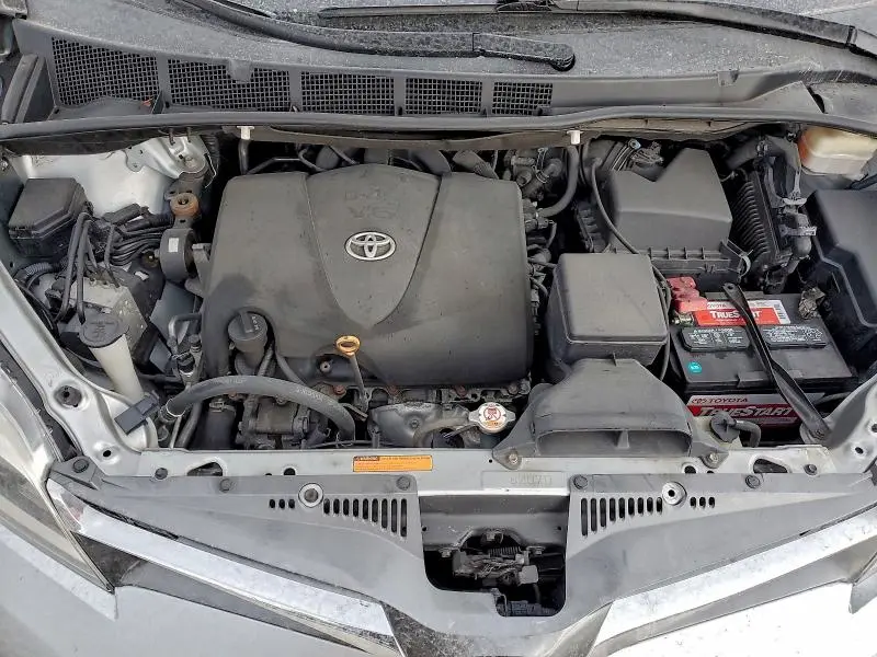 2019 TOYOTA SIENNA XLE  