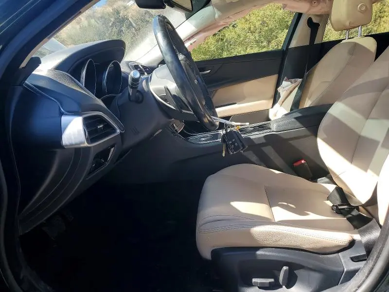 2017 JAGUAR XE PREMIUM  
