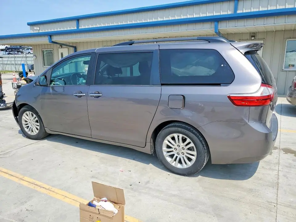 2015 TOYOTA SIENNA XLE 8-PASSENGER  