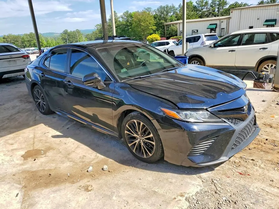 2018 TOYOTA CAMRY SE  