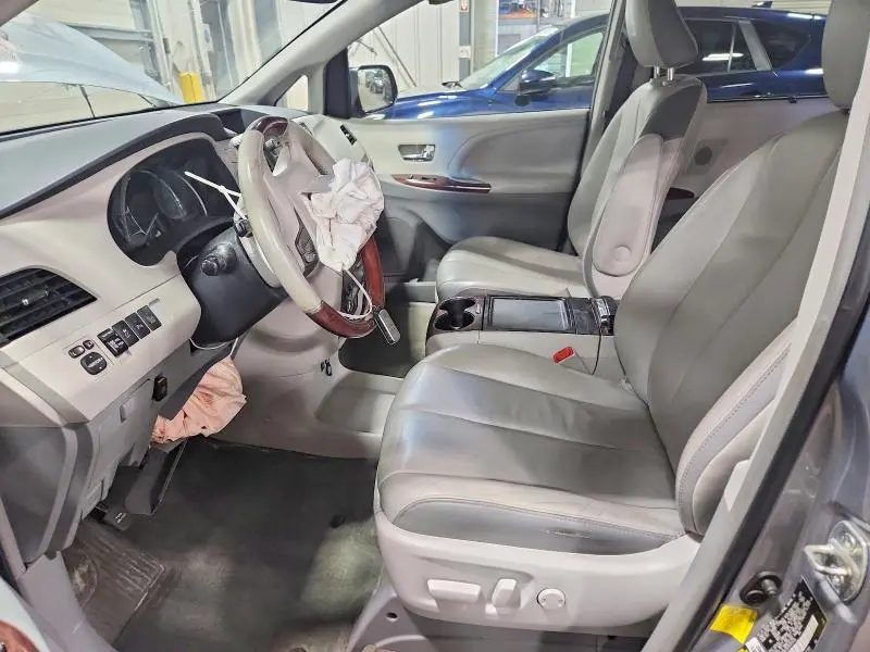 2013 TOYOTA SIENNA LIMITED 7-PASSENGER  