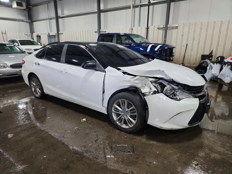 2016 TOYOTA CAMRY SE  