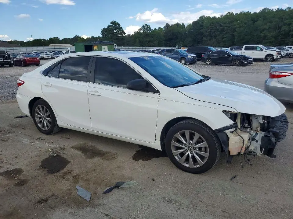 2015 TOYOTA CAMRY XLE  