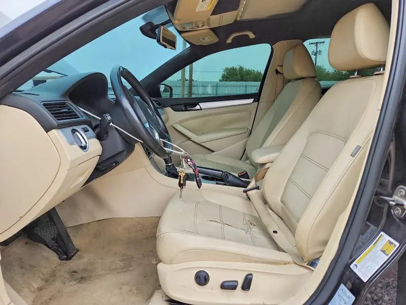 2013 VOLKSWAGEN PASSAT SE  