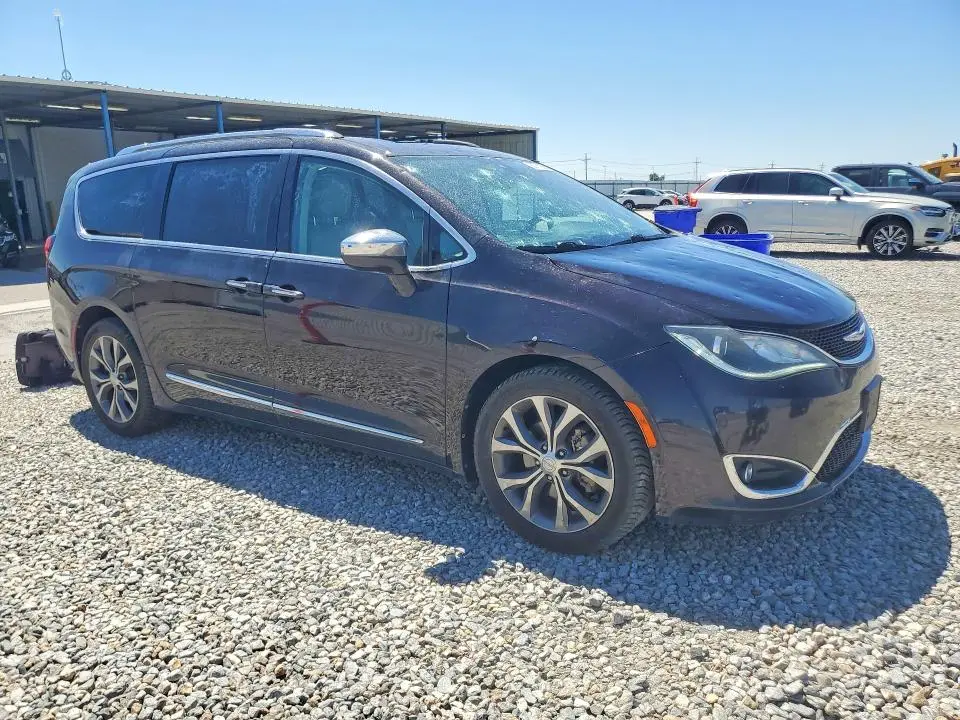 2017 CHRYSLER PACIFICA LIMITED  
