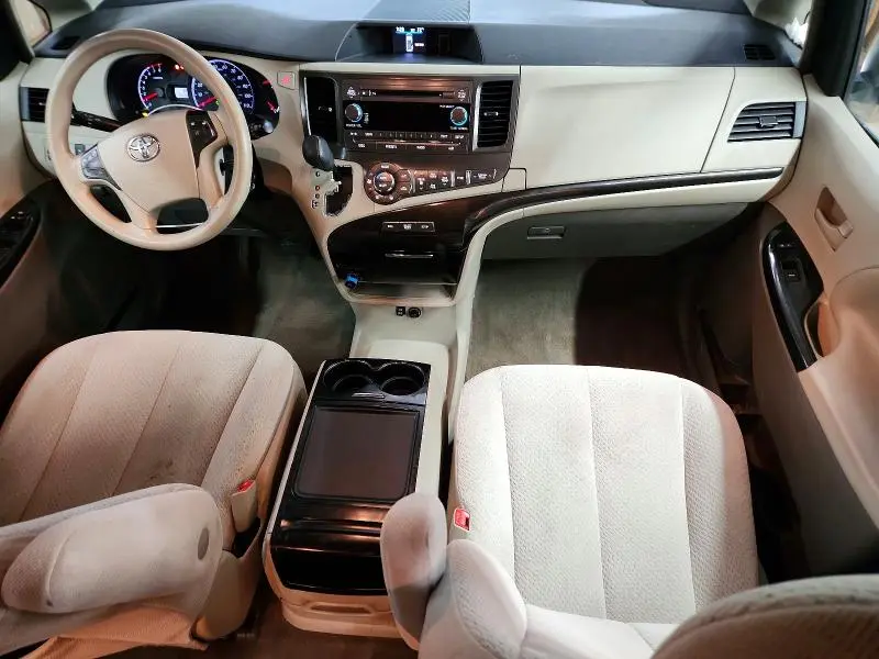 2014 TOYOTA SIENNA LE  
