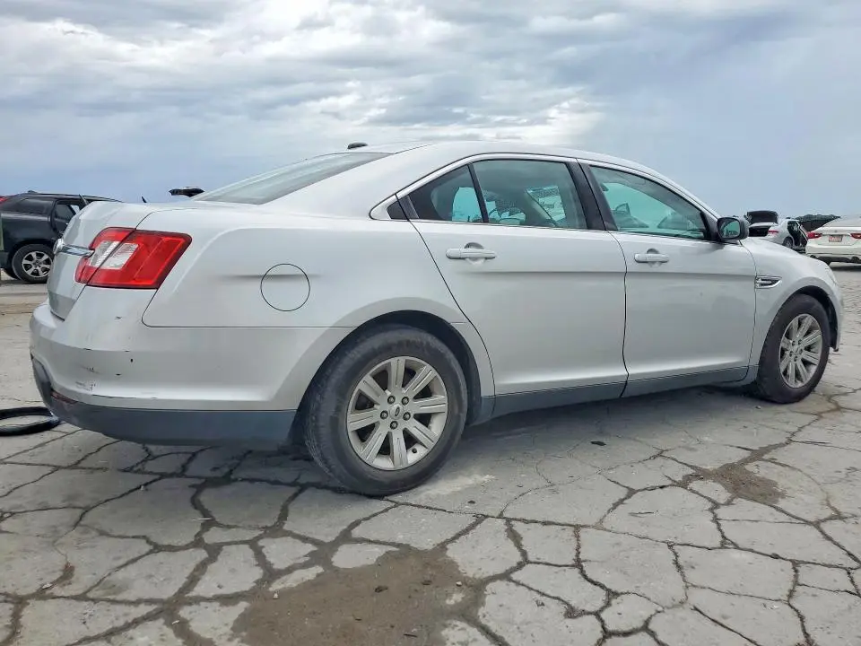 2011 FORD TAURUS SE  