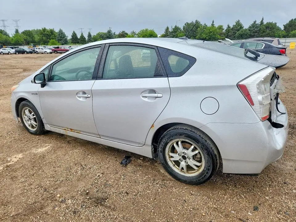 2010 TOYOTA PRIUS III  