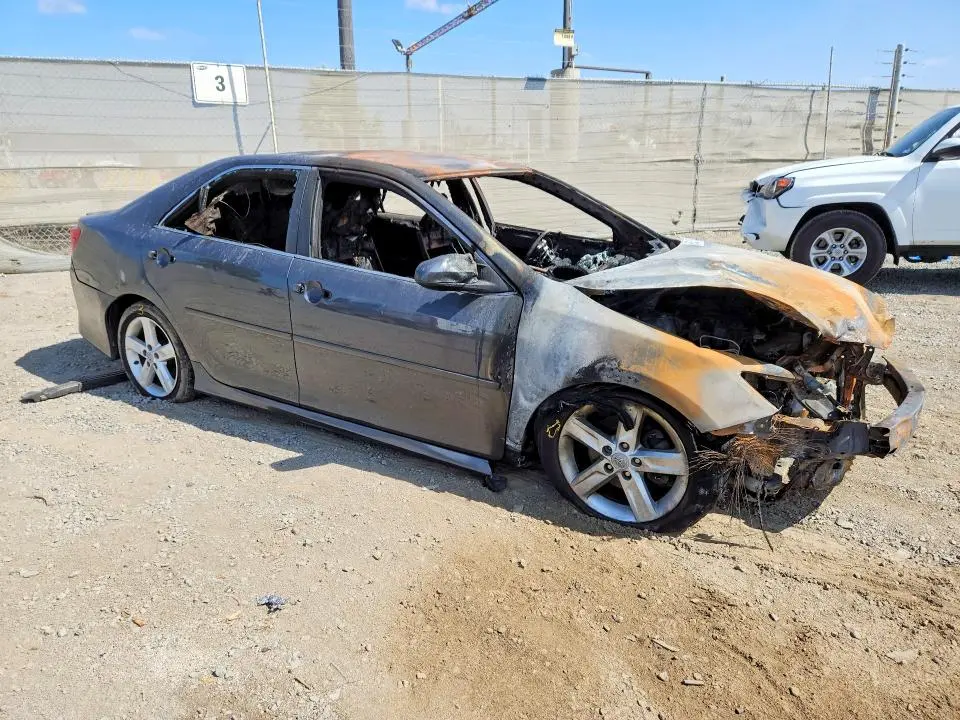 2012 TOYOTA CAMRY SE  