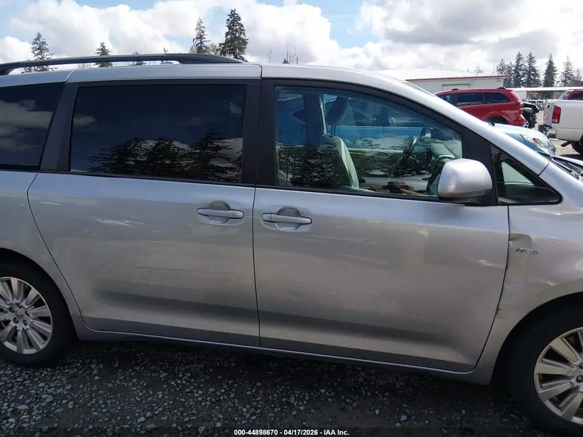 2017 TOYOTA SIENNA LE 7 PASSENGER