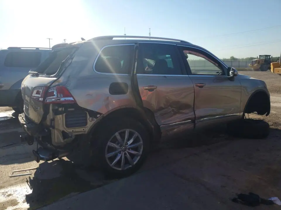 2016 VOLKSWAGEN TOUAREG SPORT  