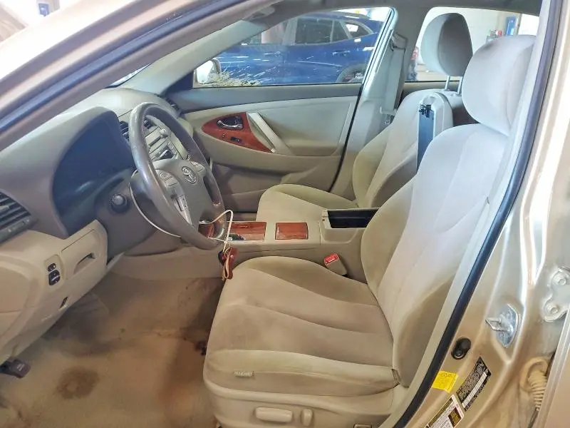 2011 TOYOTA CAMRY XLE  