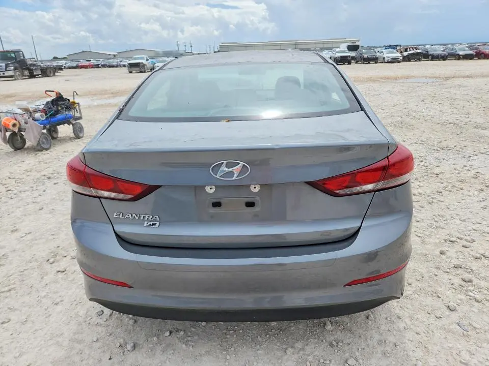 2018 HYUNDAI ELANTRA SE  