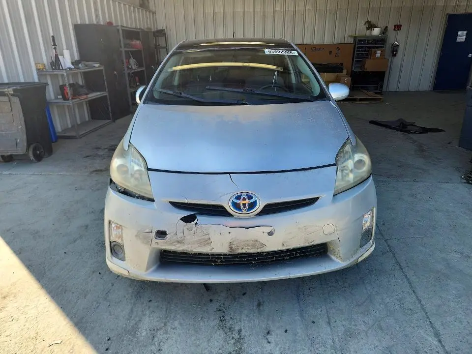 2010 TOYOTA PRIUS III  
