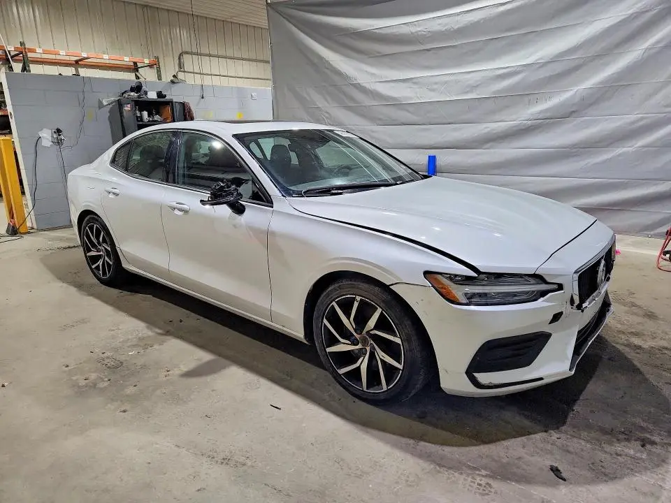2020 VOLVO S60 T6 MOMENTUM  