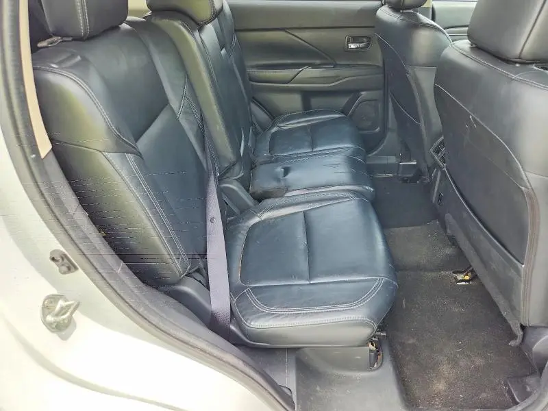 2020 MITSUBISHI OUTLANDER SE  