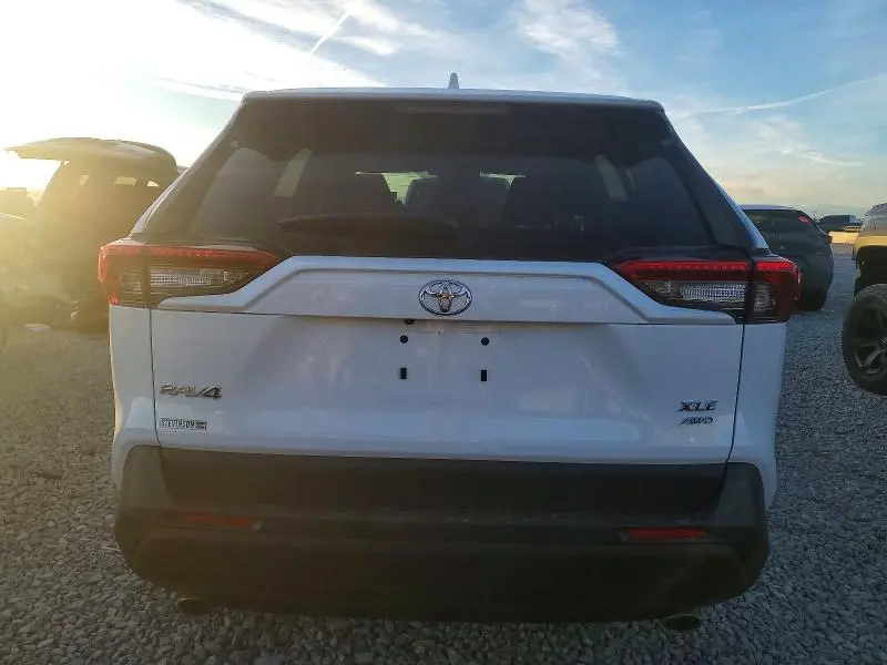 2025 TOYOTA RAV4 XLE  