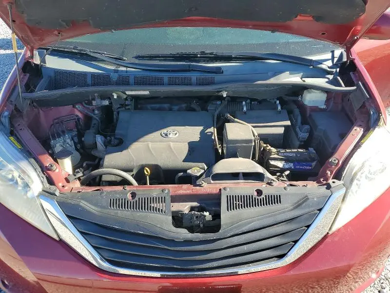 2012 TOYOTA SIENNA XLE  