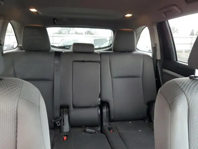 2016 TOYOTA HIGHLANDER LE  