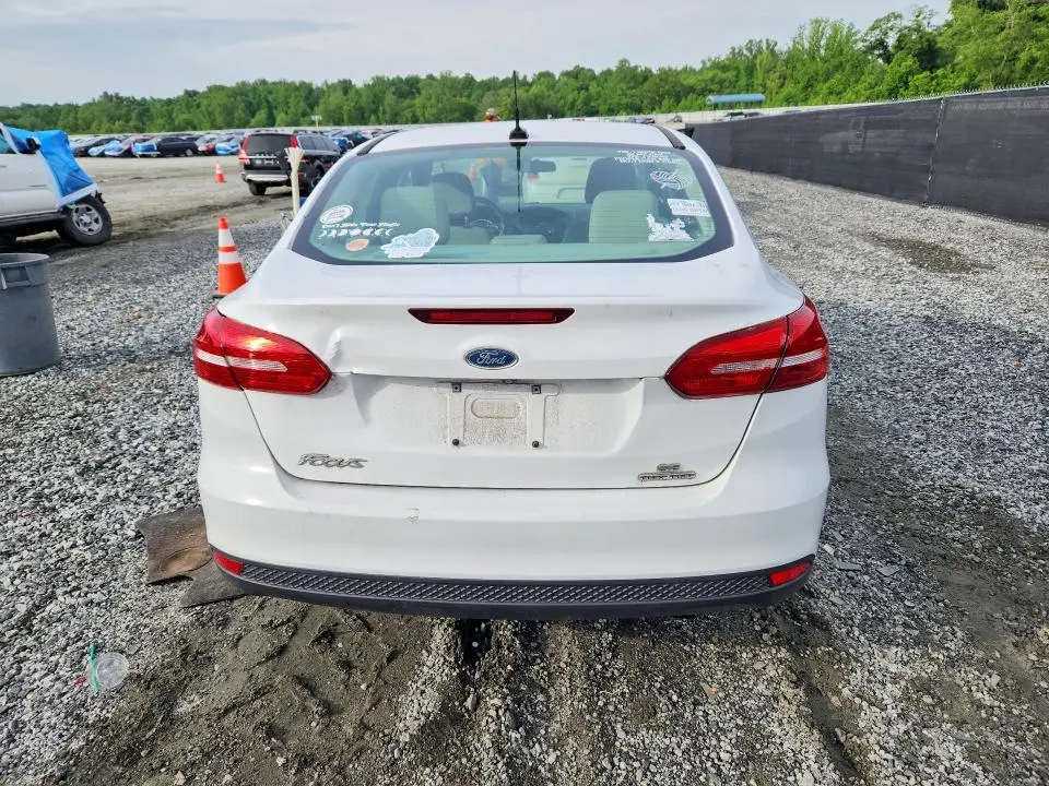 2015 FORD FOCUS SE  
