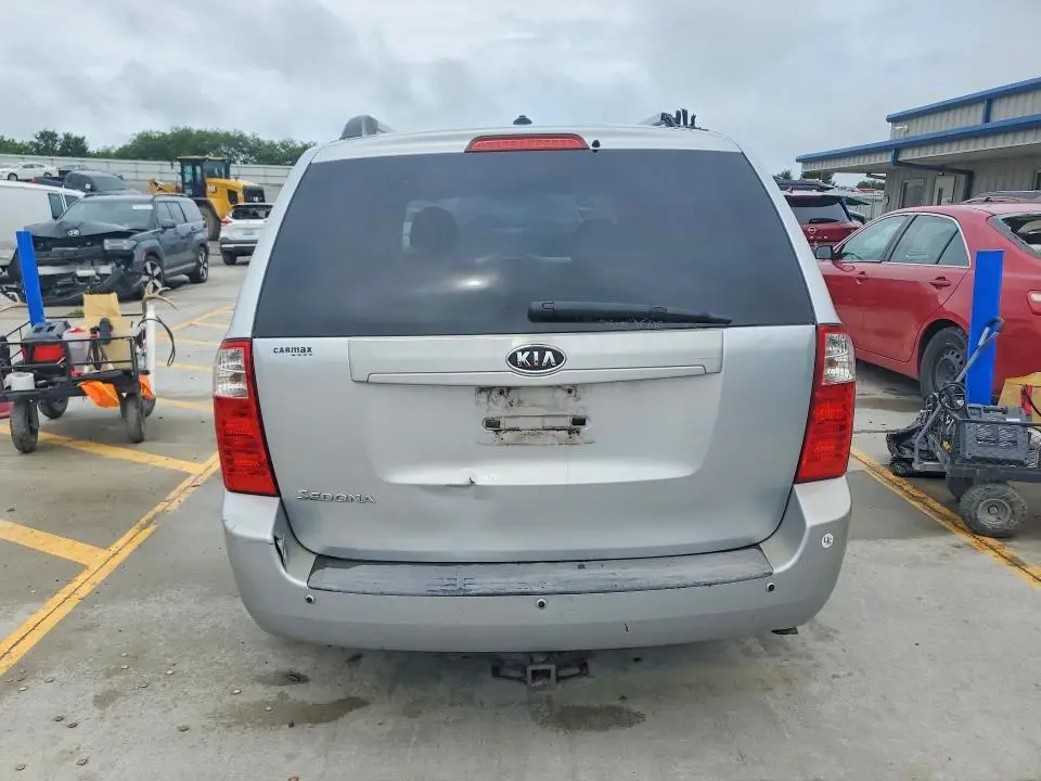 2010 KIA SEDONA LX  