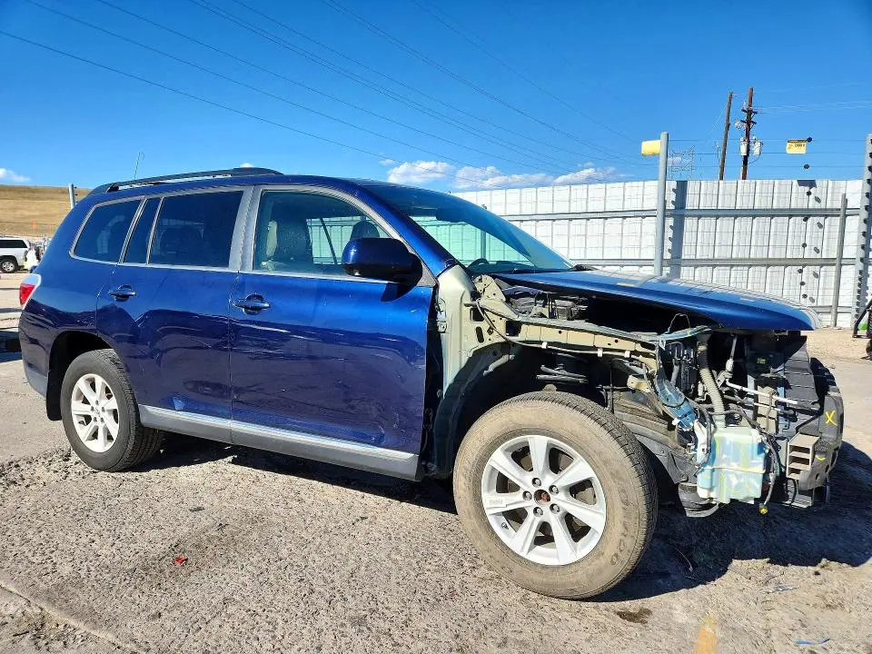 2012 TOYOTA HIGHLANDER SE  