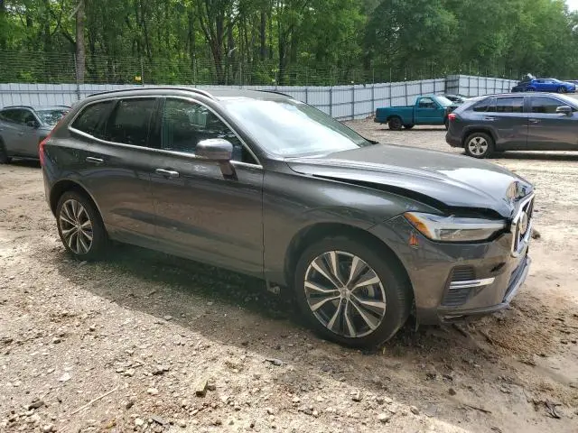 2022 VOLVO XC60 B5 MOMENTUM  