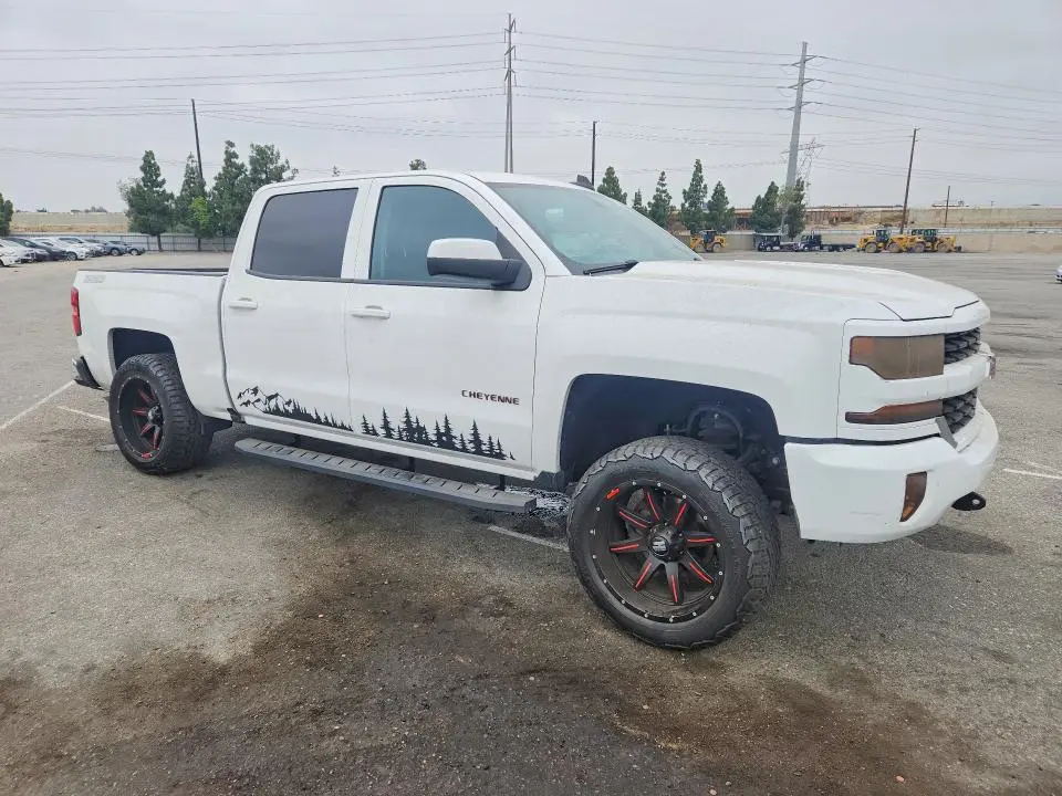 2017 CHEVROLET SILVERADO LT  
