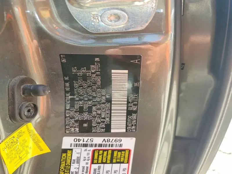 2011 TOYOTA SIENNA   