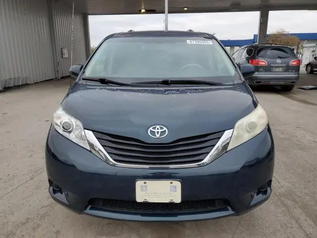 2012 TOYOTA SIENNA LE