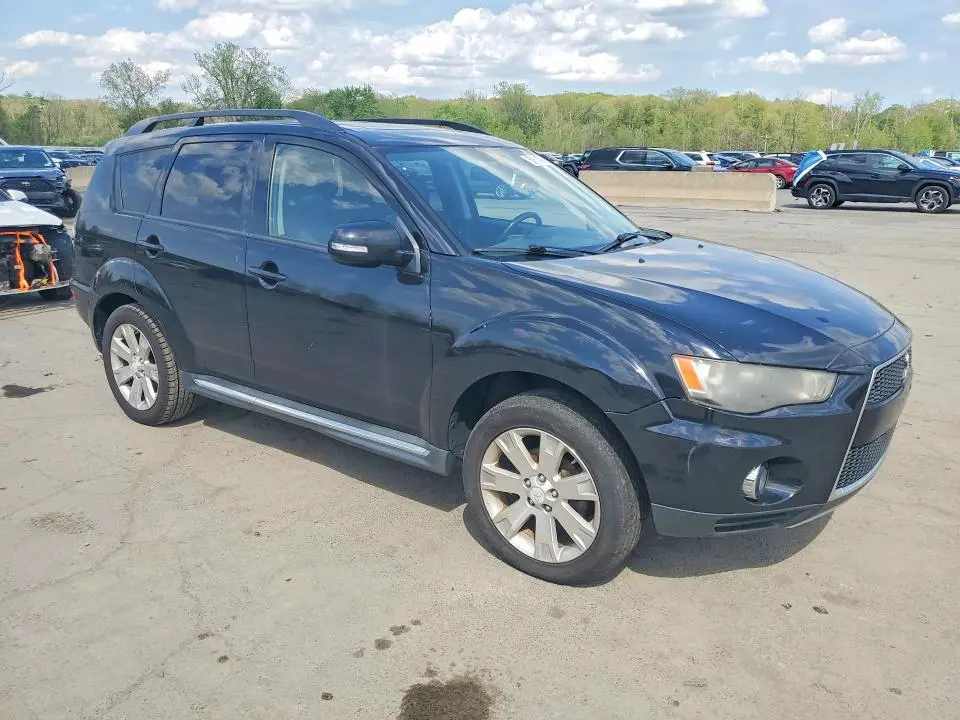 2011 MITSUBISHI OUTLANDER SE  