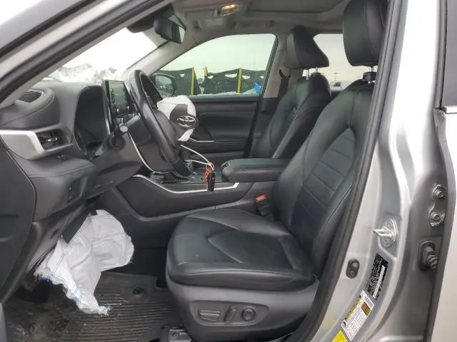 2020 TOYOTA HIGHLANDER XLE  