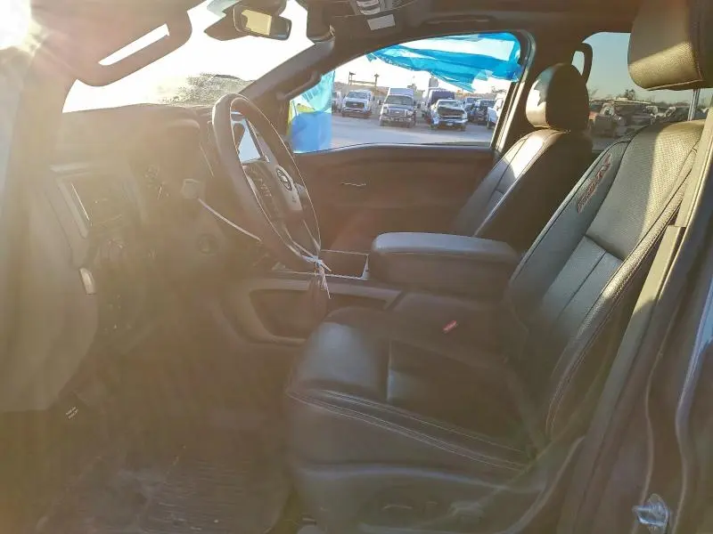 2024 NISSAN TITAN PRO-4X  