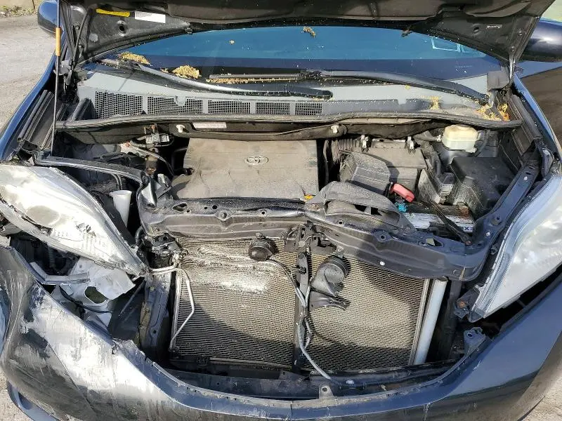 2015 TOYOTA SIENNA LE  